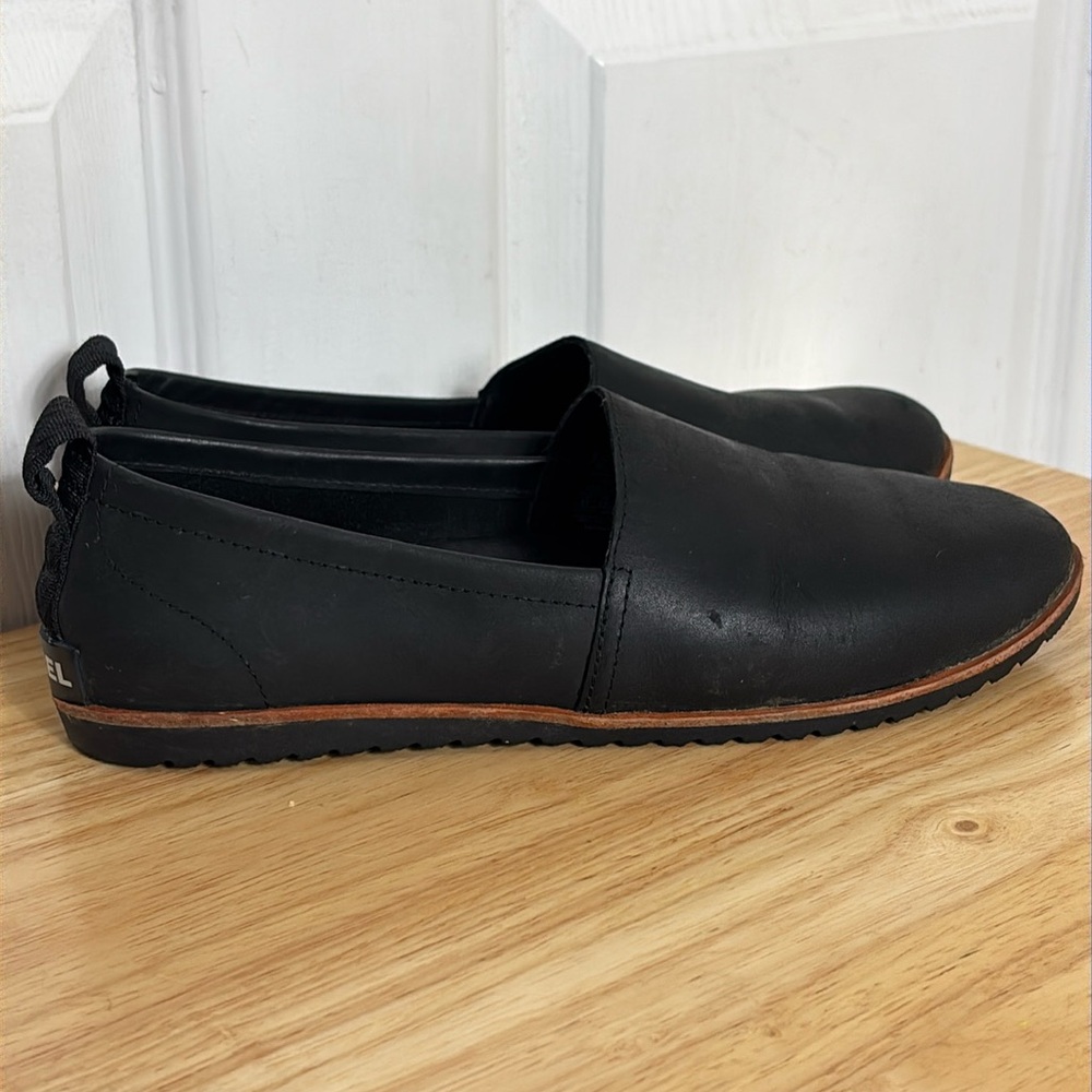 Sorel Ella slip on womens black leather shoes 8.5 waterproof black loafers